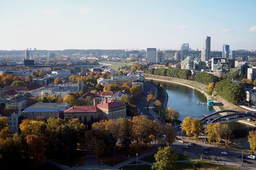 Vilnius city centre and Snipiskes, the main business district [Image: Creative Commons]