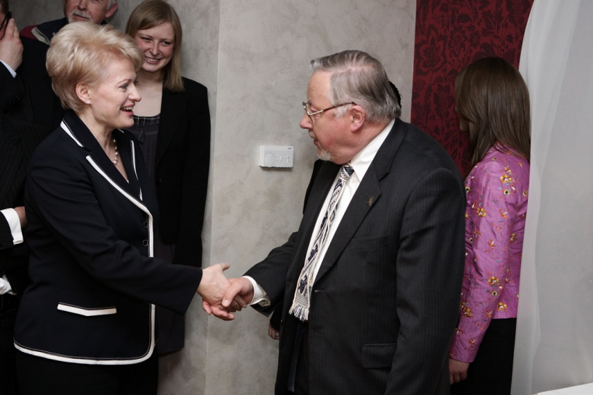 Dalia Grybauskaite (left) and former-Lithuanian president Vytautas Landsbergis (right) [Image: Wiki Commons]
