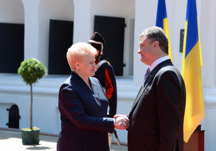 Lithuanian President Dalia Grybauskaite with Ukrainian President Petro Poroshenko [Image: LRP.lt]
