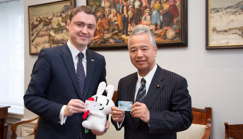 Estonian Prime Minster Roivas with Japanese Finance Minister Amari
