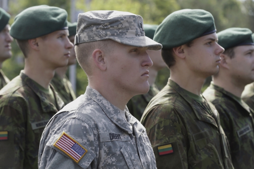 Lithuanian and U.S. troops [Image: newsweek.com]