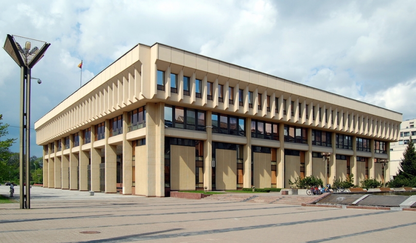 The Lithuanian parliament building in Vilnius [Image: Wiki Commons]