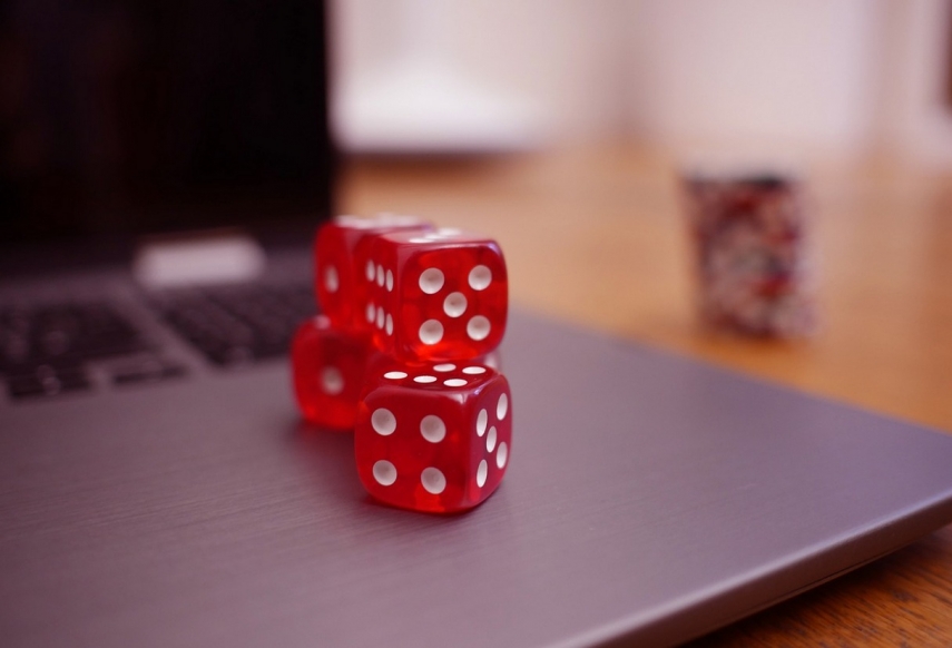 Online Gambling Addiction, Demographic, and Losses Stats