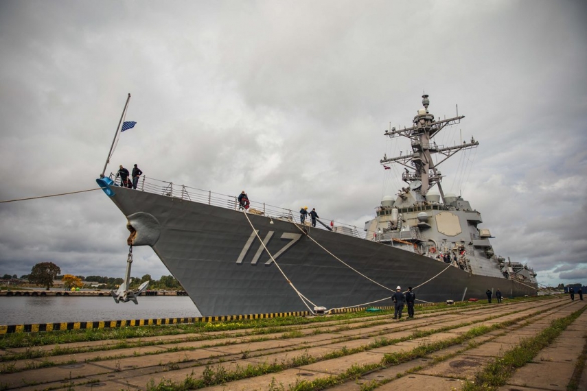 USS Paul Ignatius (DDG 117) arrives in Riga