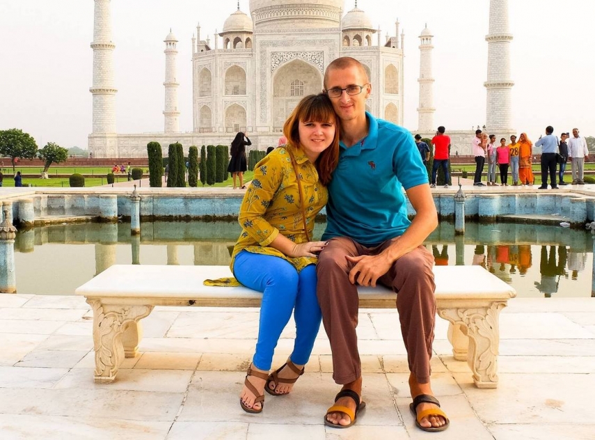 Photo: Kaspars Misins, a Latvian traveler, with his wife visiting Taj Mahal in India