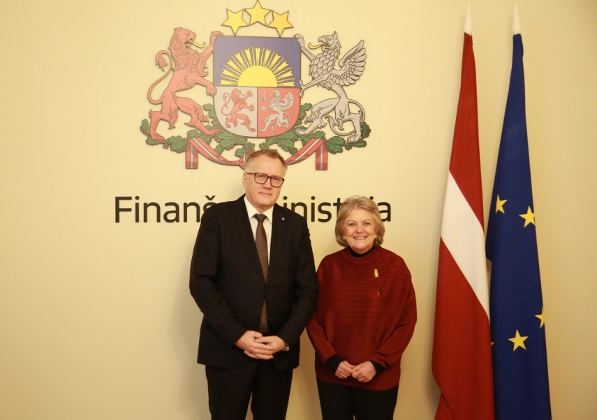 The Minister for Finance discusses the role of EU funds in stimulating the Latvian economy with the EU Commissioner for Cohesion and Reforms