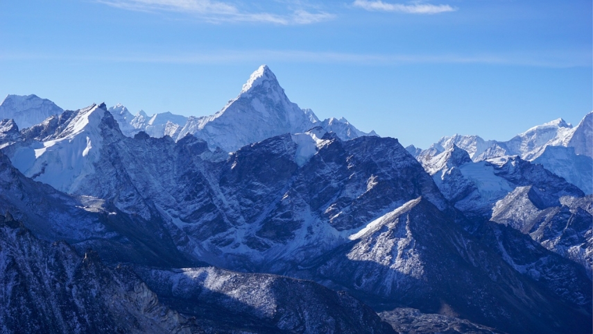 Latvian mountaineers raise Ukrainian flag on Mount Everest