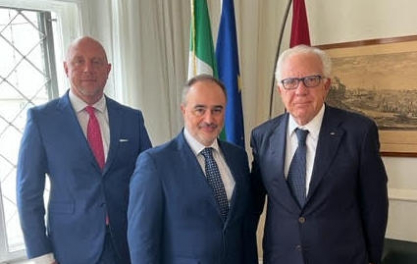 Photo: Ambassadeur plenipotentiaire d Italie en Lettonie,SE Alessandro MONTI, et avec le Consul de Monaco en Lettonie, M. Matis GRUDULIS