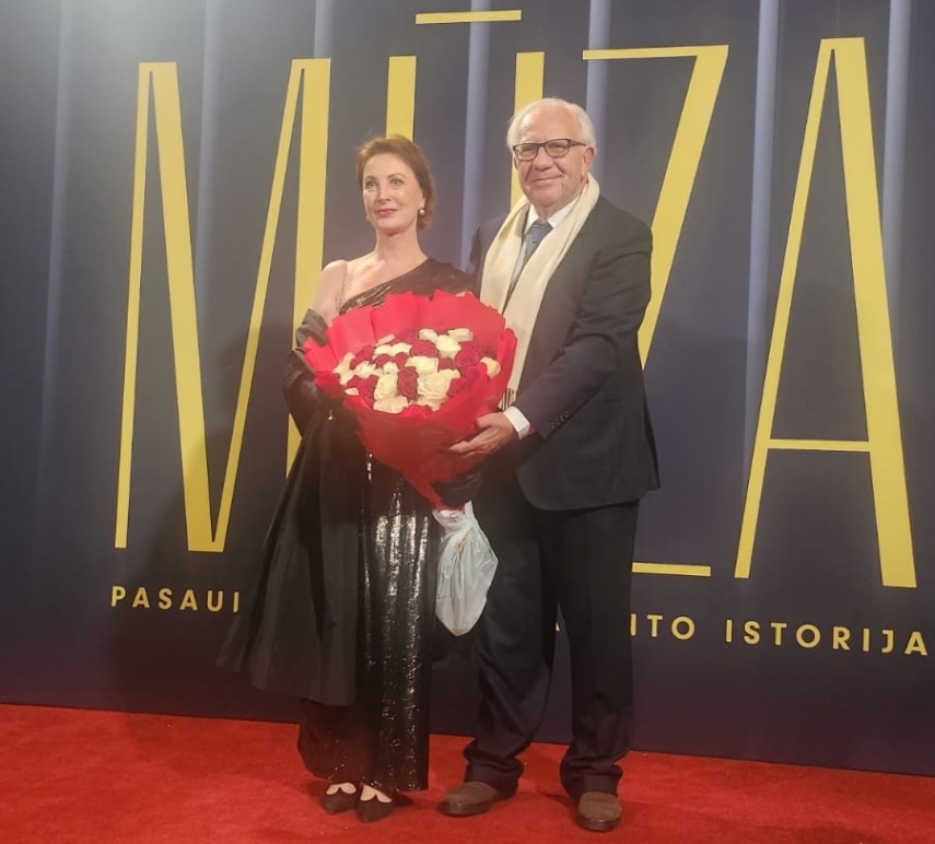 At the premiere of the Film MŪZA in Vilnius a bouquet in the colors of Monaco lights up the parterre Prof Franco Borruto President of Monaco Baltic State hommage Mūza Rubackytė