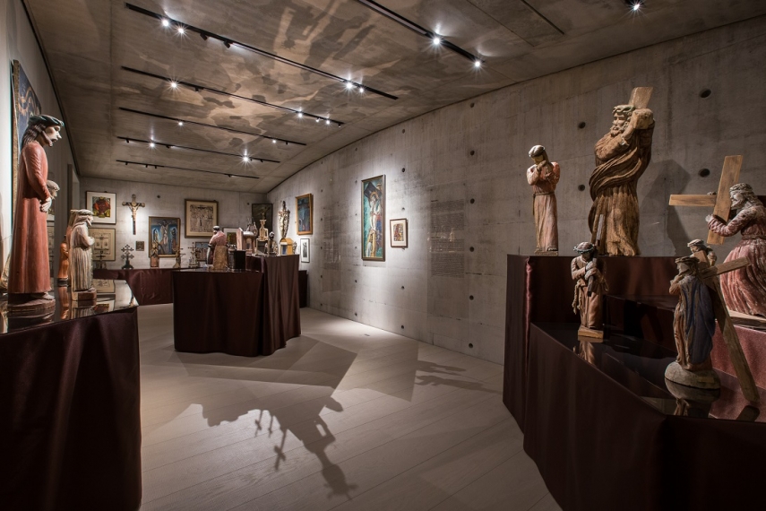 The new TARTLE exhibition features the largest private collection of Lithuanian folk art, unique 16th-century religious paintings, and works by contemporary artists
