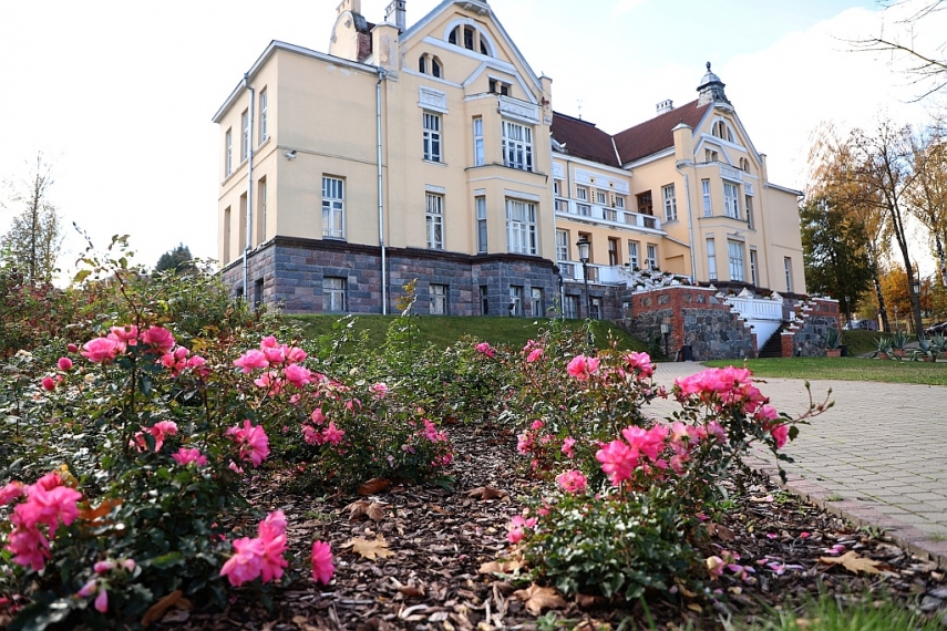 Photo: Roses are the distinguished flower of Siauliai (by Vitalis Lebedis)