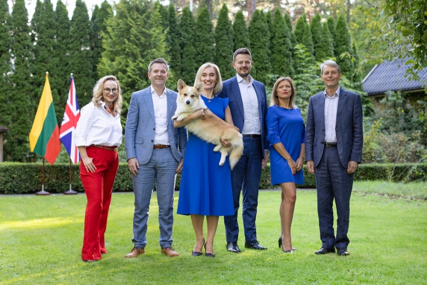 Photo: Neringa Petrauskaitė, Andrew Prosser, Boleta Senkienė, dog Morengas, Lauras Butkevičius, Dovilė Vyčinė, Brian Olley (by Irma Tumalovičiūtė Kazlienė)