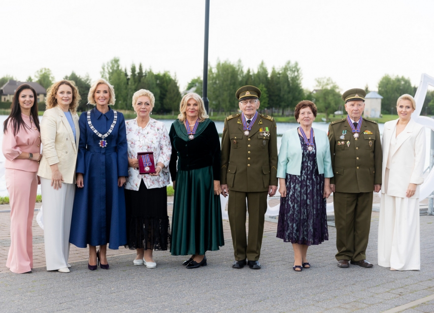 Photo: Leaders of the Sirvintos District Municipality: Deputy Director of Administration Dovile Audejute, Vice Mayor Laima Versekenaite, Mayor Zivile Pinskuviene, and Director of Administration Ingrida Baltusyte with the 2025 Honorary Citizens