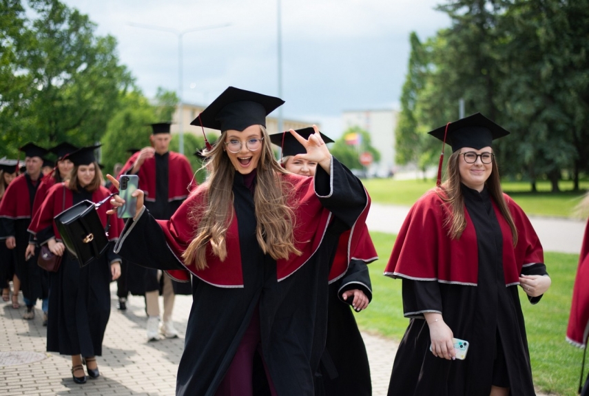 Diplomas Awarded to VMU Graduates: Liberal Arts Provide Not Just Knowledge but Also a Strong Foundation of Values