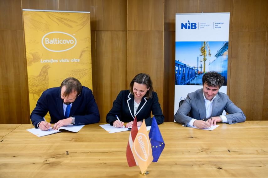 Photo: Kaspars Pīlādzis (left), Senior Banker and Country Lead for Latvia at NIB, Jeanette Vitasp, Vice-President and Head of Lending at NIB, and Vladimir Mikhitaryan, Chairman of the Board of Balticovo, signing the loan agreement.