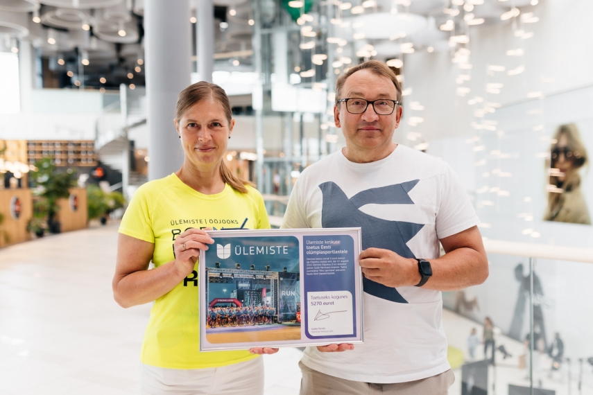 Director of Ülemiste Centre presented Kersti Kaljulaid with € 5,270 in support of Olympic athletes
