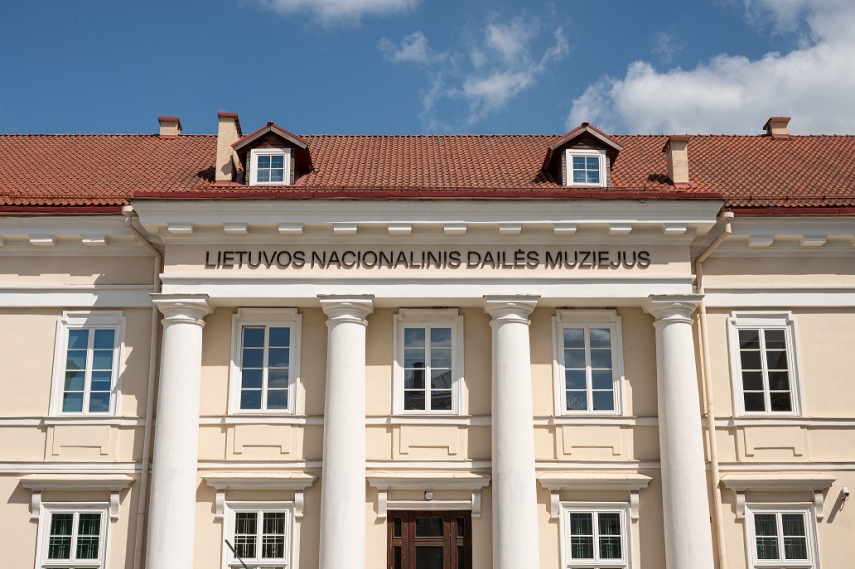 From exhibitions that glow like comets to the end of the world: a colourful autumn at the Lithuanian National Museum of Art