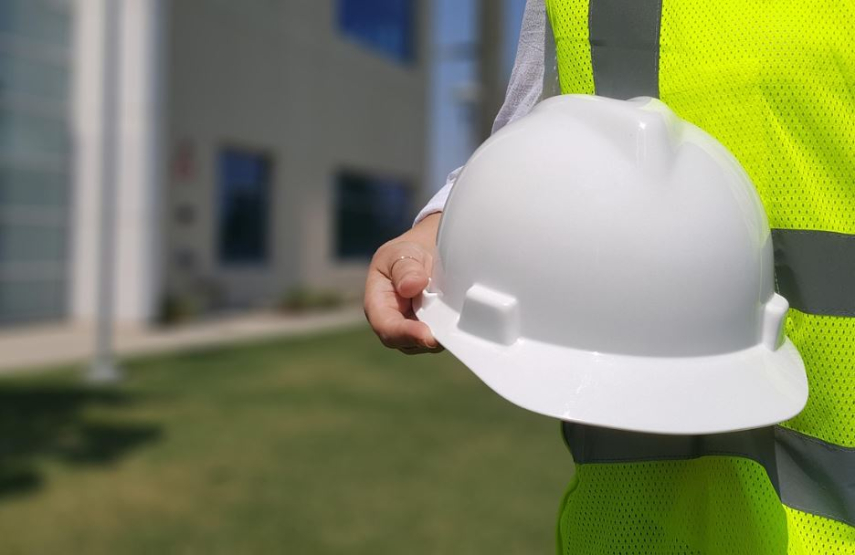 Reading an ALTA Survey Like an Underwriter: What the Lines and Notes Actually Say